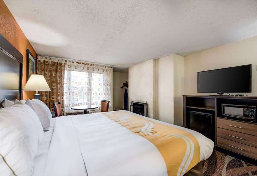 בית מלון כפרי Quality Inn Creekside Downtown Gatlinburg