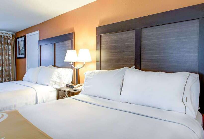 בית מלון כפרי Quality Inn Creekside Downtown Gatlinburg