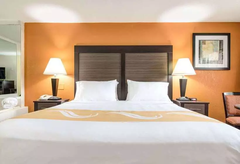 ホテル Quality Inn Creekside   Downtown Gatlinburg