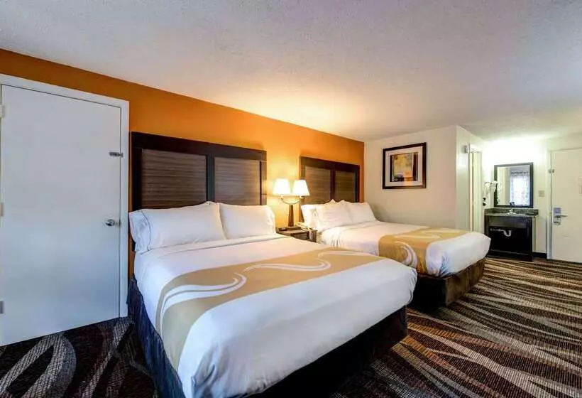ホテル Quality Inn Creekside   Downtown Gatlinburg