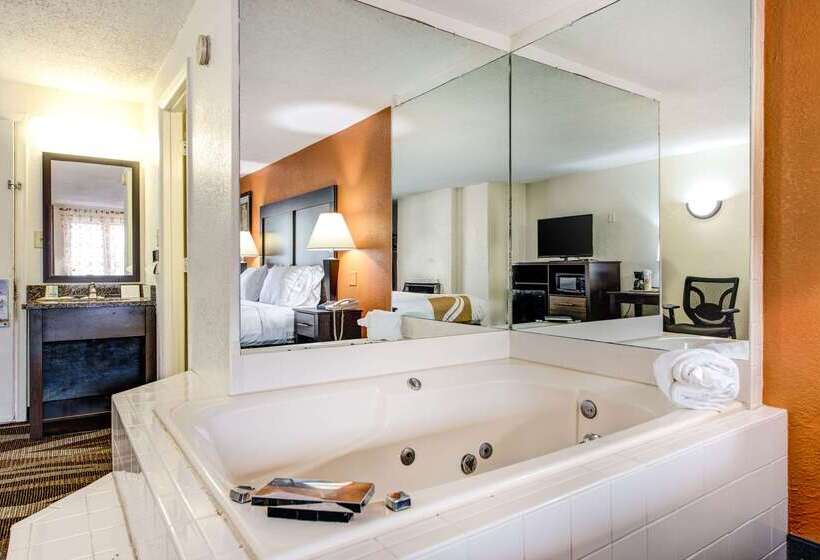 בית מלון כפרי Quality Inn Creekside Downtown Gatlinburg