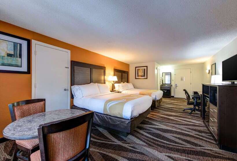 בית מלון כפרי Quality Inn Creekside Downtown Gatlinburg