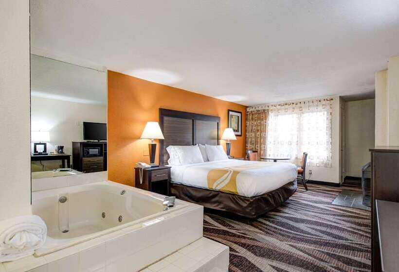 בית מלון כפרי Quality Inn Creekside Downtown Gatlinburg