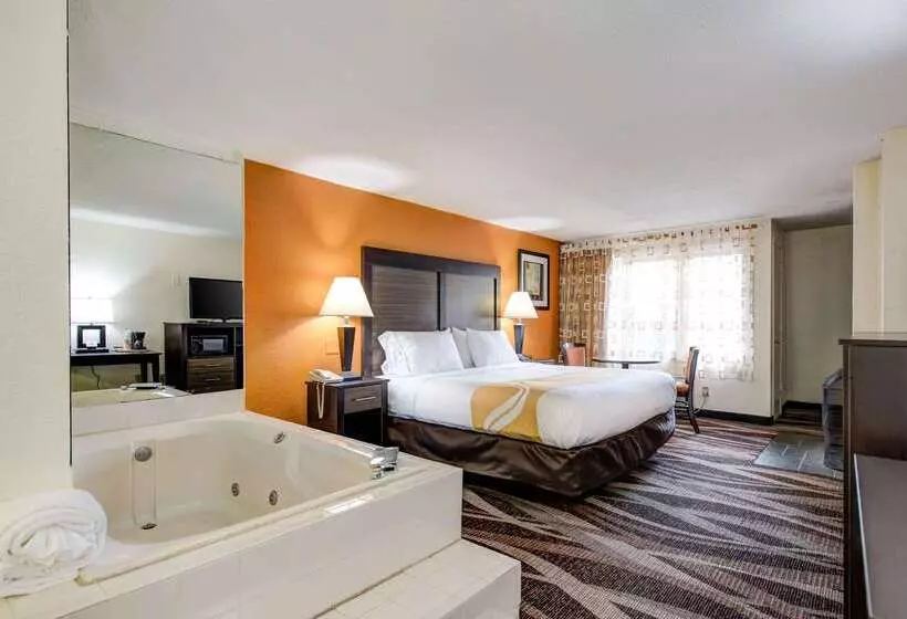 ホテル Quality Inn Creekside   Downtown Gatlinburg