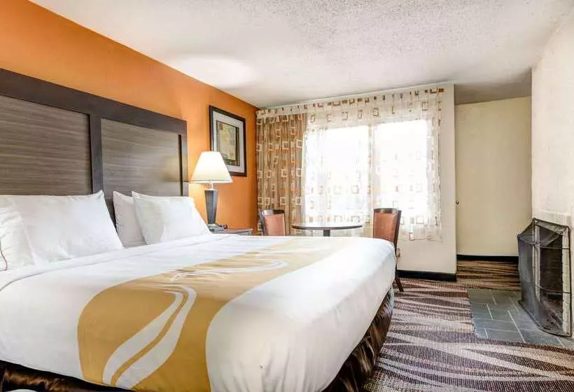 ホテル Quality Inn Creekside   Downtown Gatlinburg