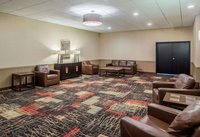 فندق Ramada By Wyndham Grand Forks