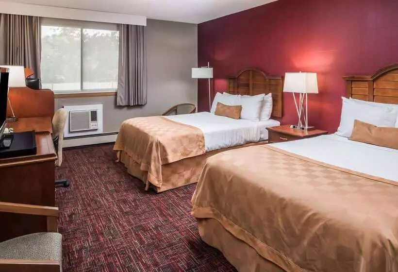 בית מלון כפרי Ramada By Wyndham Grand Forks