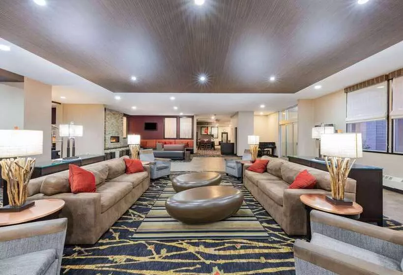 בית מלון כפרי Ramada By Wyndham Grand Forks