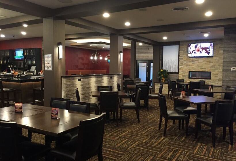 فندق Ramada By Wyndham Grand Forks
