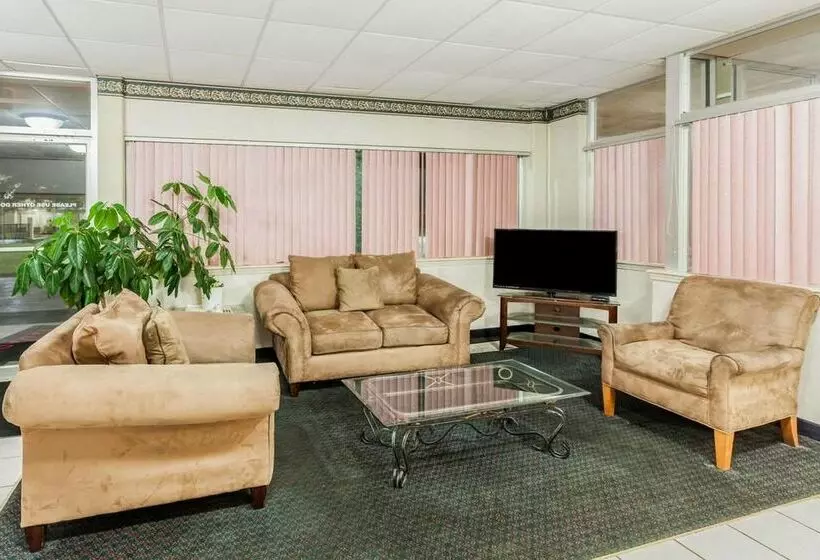 호텔 Ramada Clinton