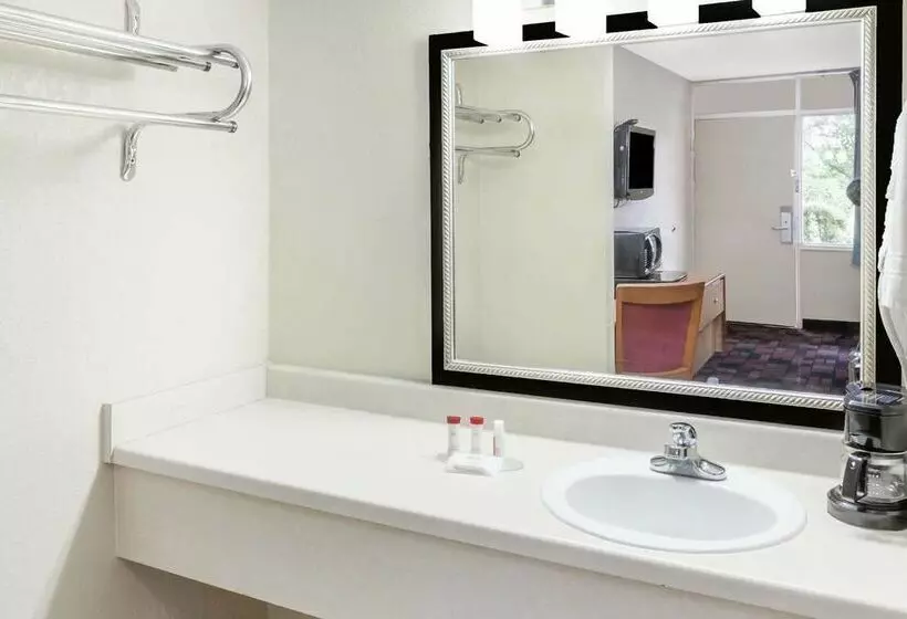 호텔 Ramada Clinton