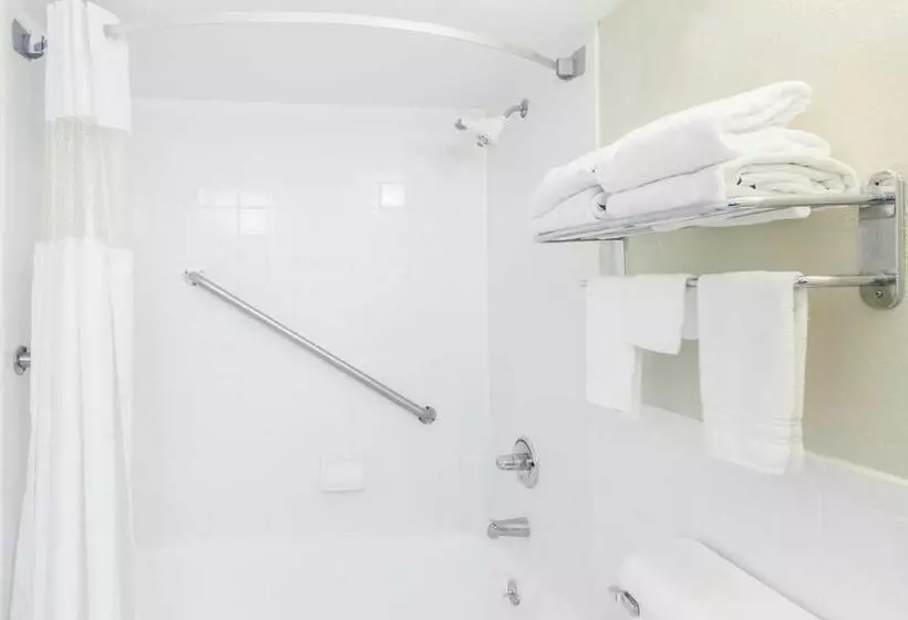 호텔 Ramada Clinton