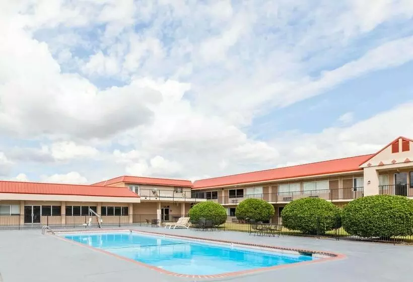 호텔 Ramada Clinton