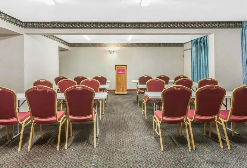 호텔 Ramada Clinton