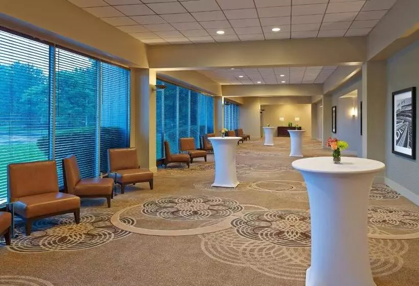 فندق Sheraton Detroit Novi