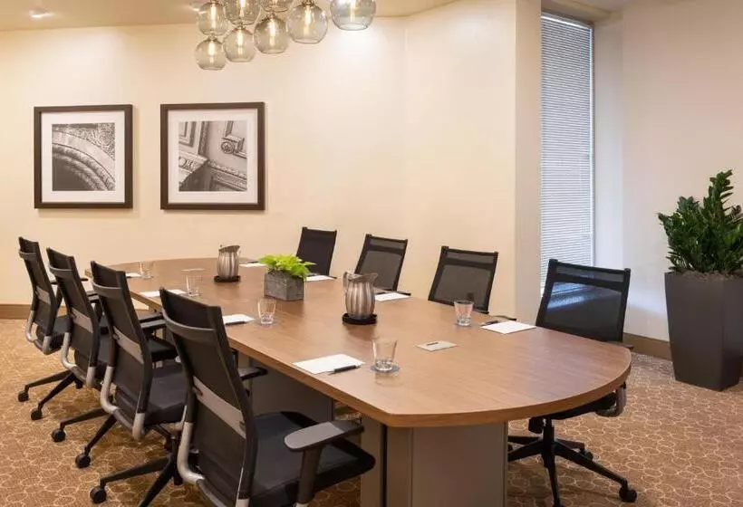 فندق Sheraton Detroit Novi