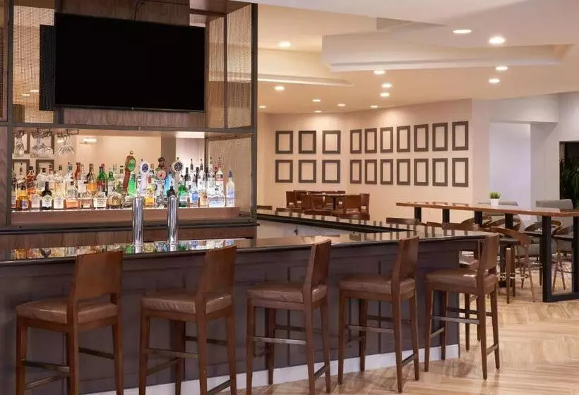 فندق Sheraton Detroit Novi