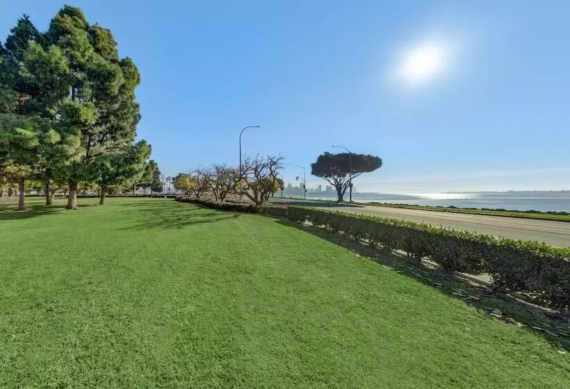 Отель Sheraton San Diego Resort