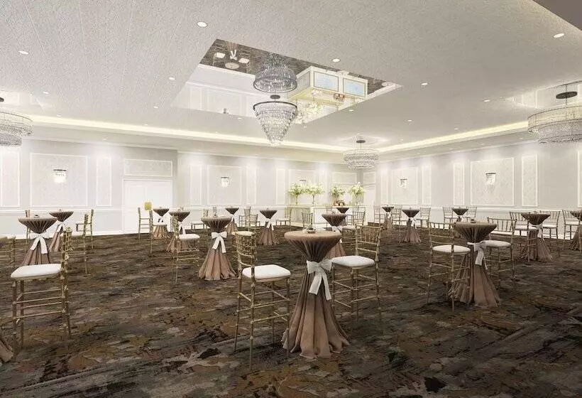 هتل Doubletree By Hilton Poughkeepsie