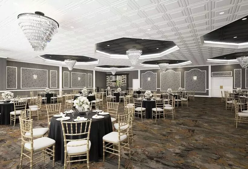 هتل Doubletree By Hilton Poughkeepsie