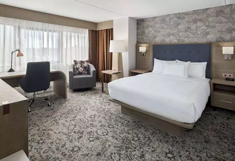 هتل Doubletree By Hilton Poughkeepsie