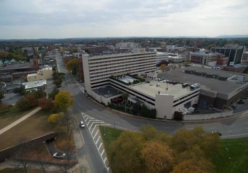 هتل Doubletree By Hilton Poughkeepsie