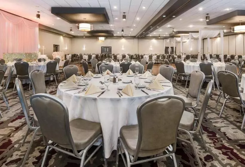 ホテル Crowne Plaza Milwaukee South, An Ihg