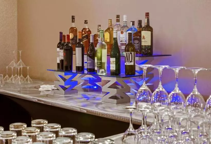 ホテル Crowne Plaza Milwaukee South, An Ihg