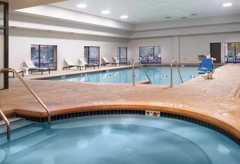 ホテル Crowne Plaza Milwaukee South, An Ihg