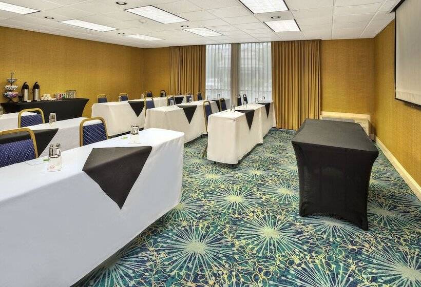 هتل Holiday Inn Akron West, An Ihg