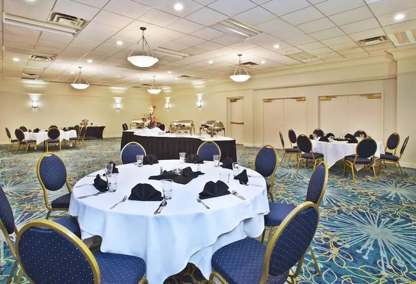 فندق Holiday Inn Akron West, An Ihg
