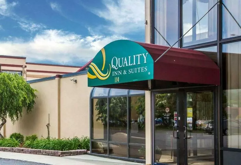 בית מלון כפרי Quality Inn & Suites