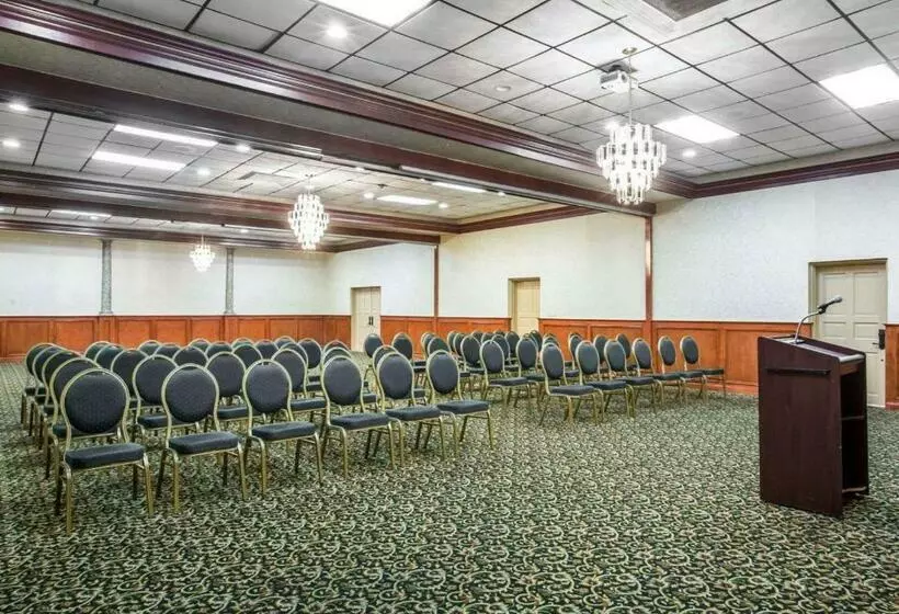 בית מלון כפרי Quality Inn & Suites