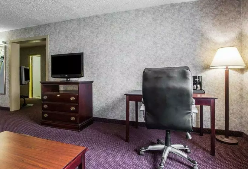 בית מלון כפרי Quality Inn & Suites