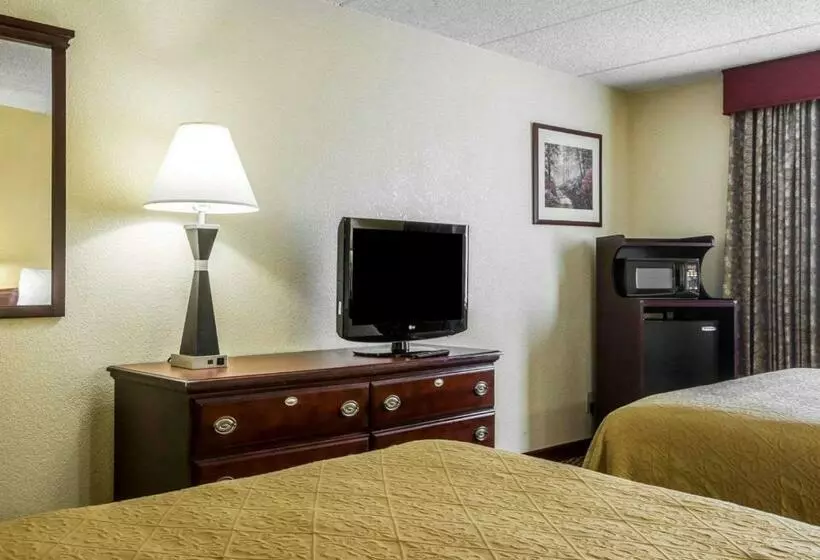 בית מלון כפרי Quality Inn & Suites