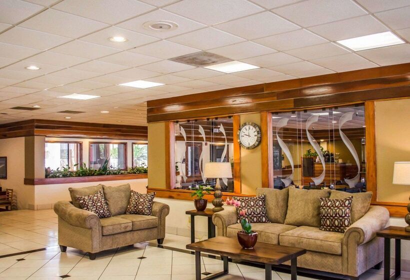 בית מלון כפרי Quality Inn & Suites Pensacola Bayview