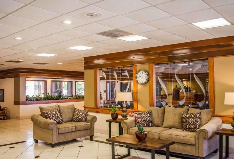 בית מלון כפרי Quality Inn & Suites Pensacola Bayview