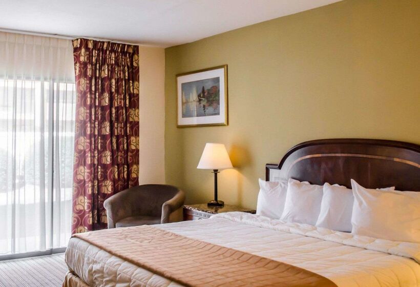 בית מלון כפרי Quality Inn & Suites Pensacola Bayview