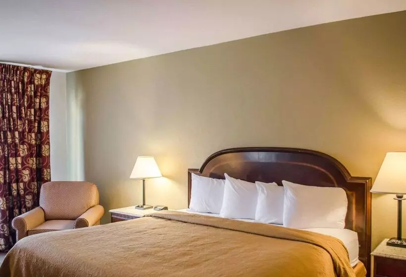 בית מלון כפרי Quality Inn & Suites Pensacola Bayview