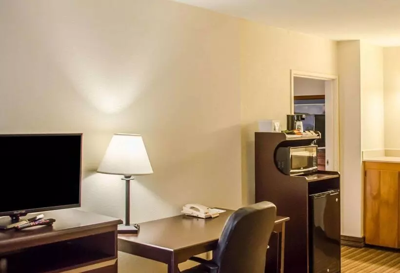 בית מלון כפרי Quality Inn & Suites Pensacola Bayview