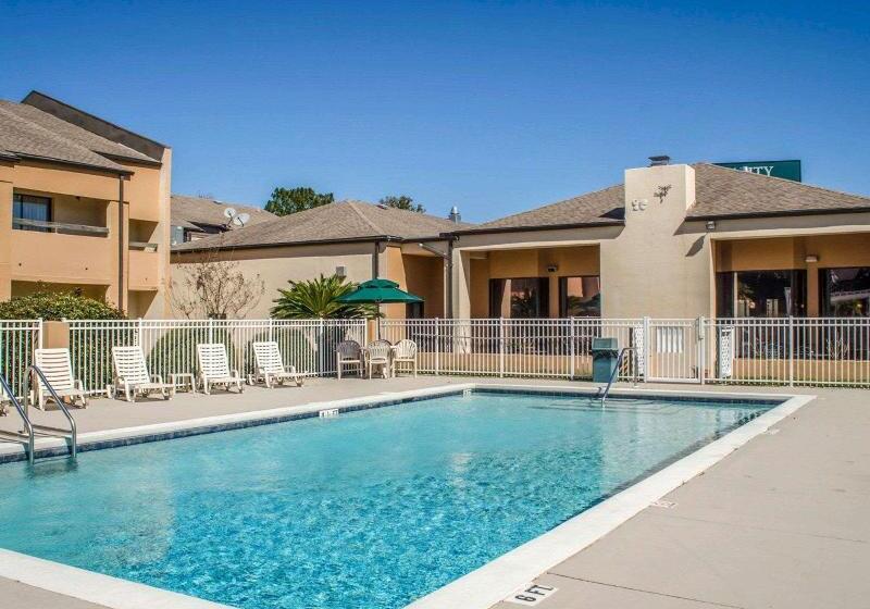 בית מלון כפרי Quality Inn & Suites Pensacola Bayview