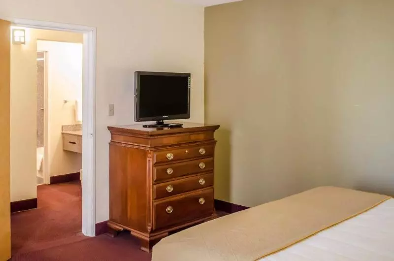 בית מלון כפרי Quality Inn & Suites Pensacola Bayview