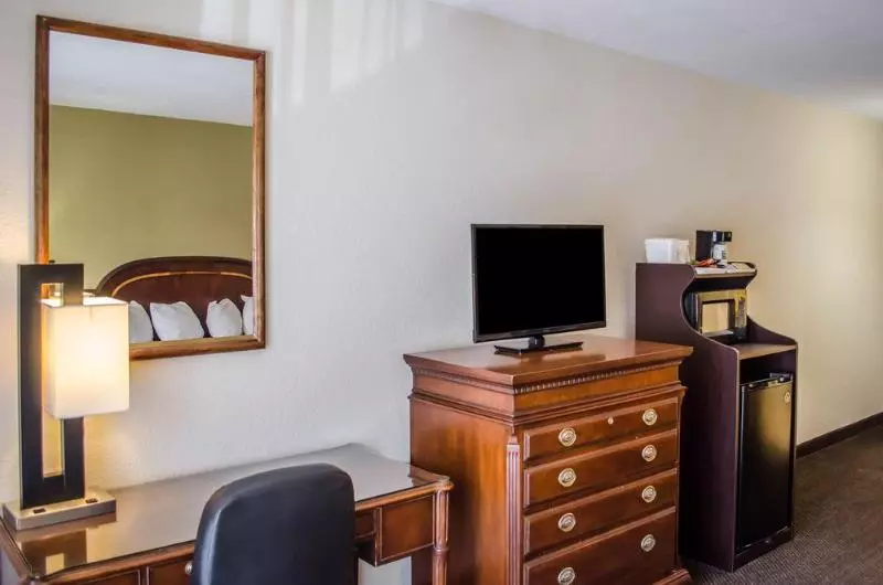 בית מלון כפרי Quality Inn & Suites Pensacola Bayview