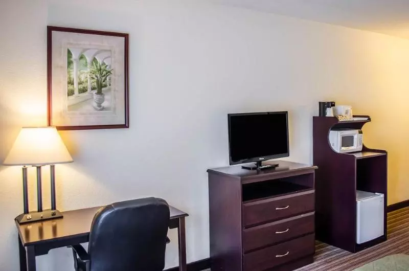 בית מלון כפרי Quality Inn & Suites Pensacola Bayview