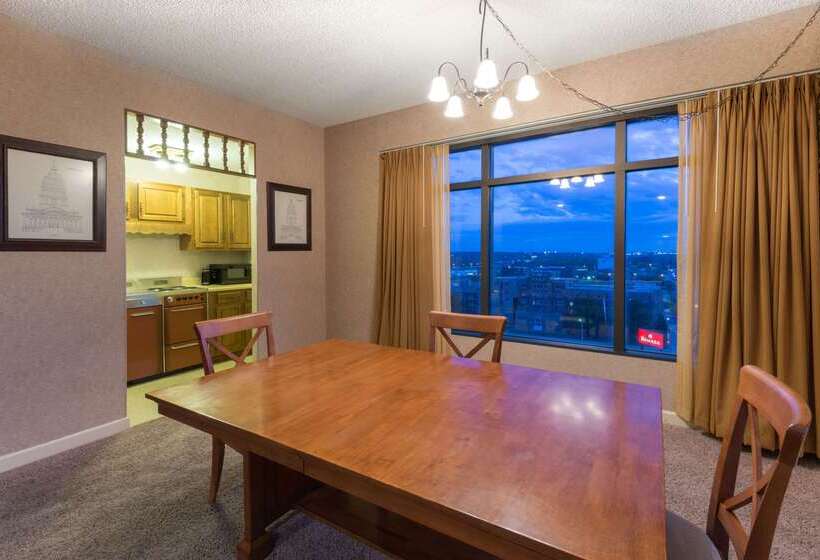 Ramada By Wyndham Topeka Downtown Hotel & Convention Center