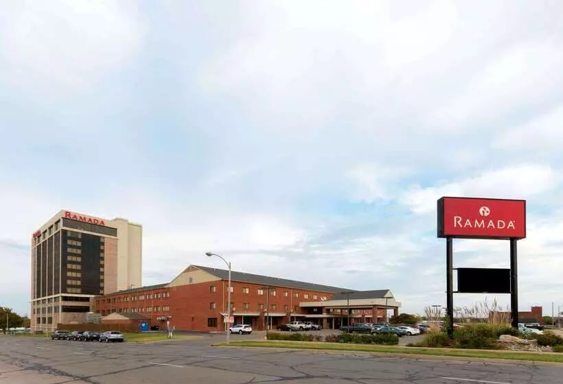 Ramada By Wyndham Topeka Downtown Hotel & Convention Center