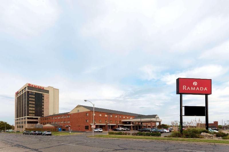Ramada By Wyndham Topeka Downtown Hotel & Convention Center