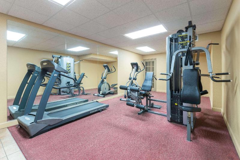 Ramada By Wyndham Topeka Downtown Hotel & Convention Center