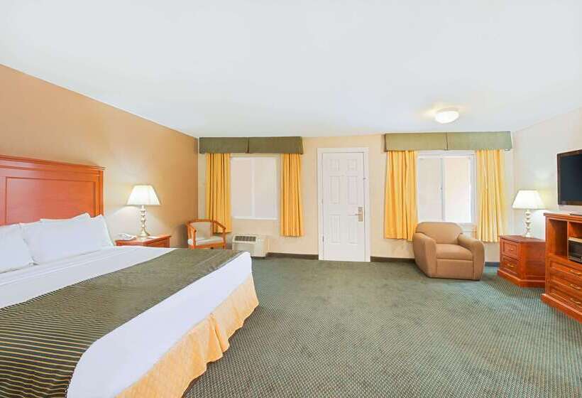 فندق Ramada By Wyndham Flagstaff East