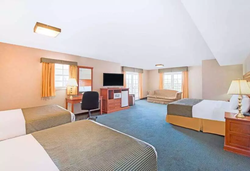 Отель Ramada By Wyndham Flagstaff East